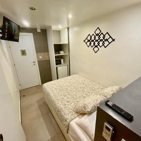 Suites Nuevas Con Bano Privado Frente Al Metro St Mwc Barcelona-Fira โอสปิตาเล็ต เดอ โยเบรกัต ภายนอก รูปภาพ