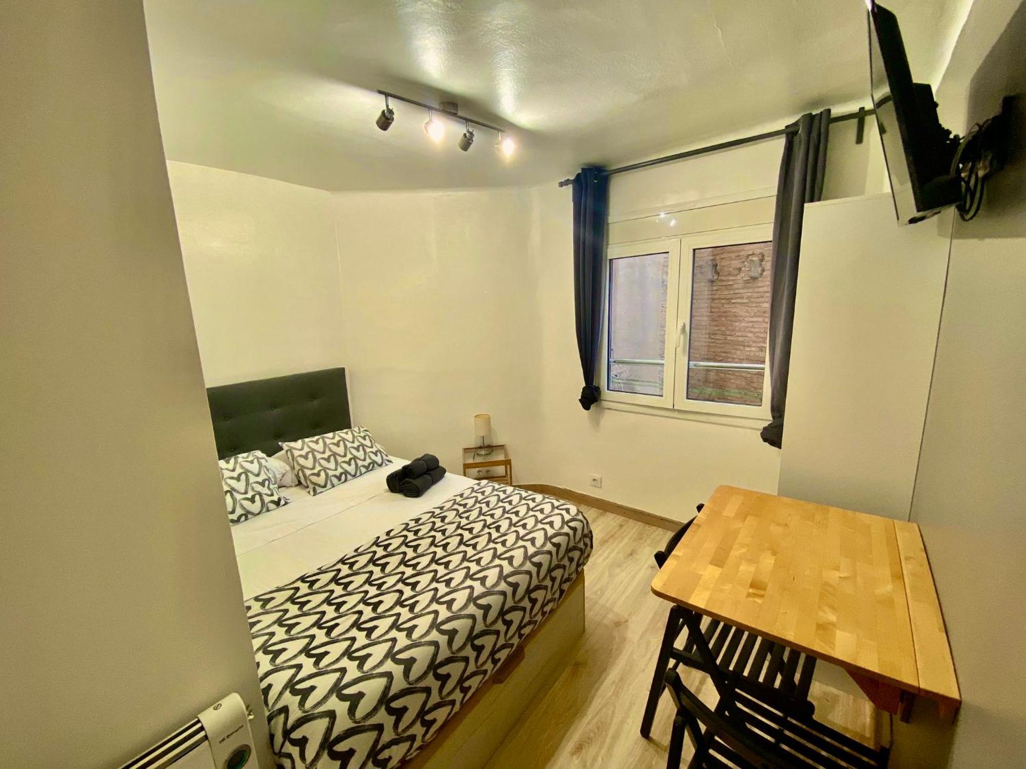 Suites Nuevas Con Bano Privado Frente Al Metro St Mwc Barcelona-Fira โอสปิตาเล็ต เดอ โยเบรกัต ภายนอก รูปภาพ