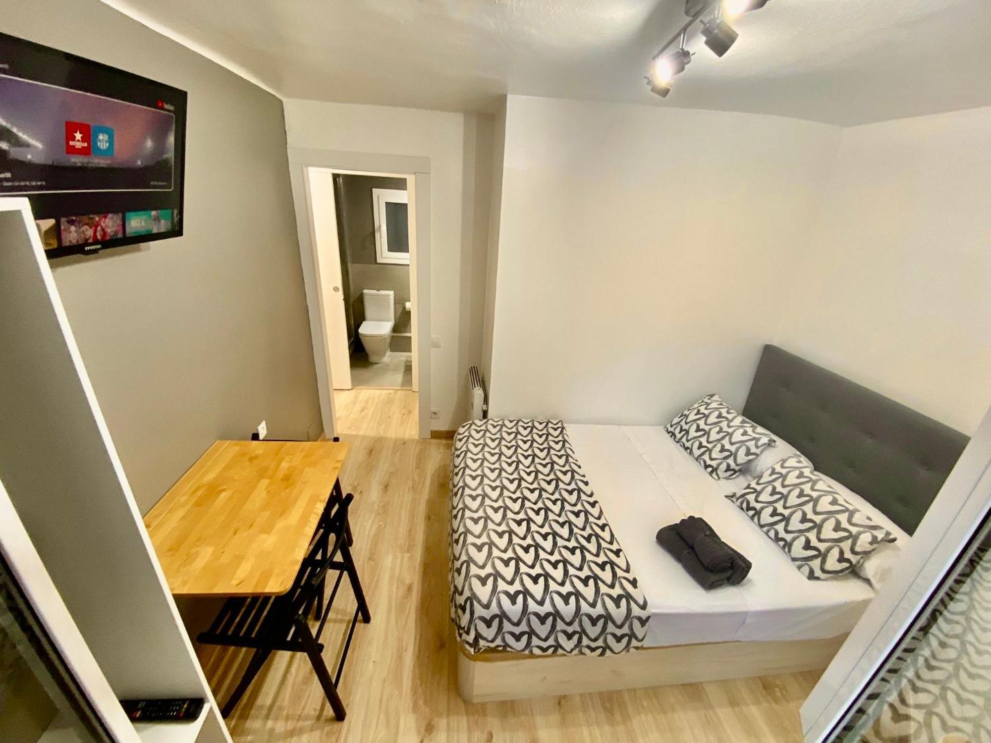 Suites Nuevas Con Bano Privado Frente Al Metro St Mwc Barcelona-Fira โอสปิตาเล็ต เดอ โยเบรกัต ภายนอก รูปภาพ