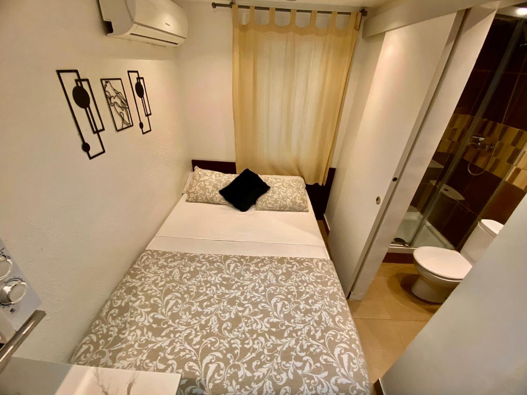 Suites Nuevas Con Bano Privado Frente Al Metro St Mwc Barcelona-Fira โอสปิตาเล็ต เดอ โยเบรกัต ภายนอก รูปภาพ