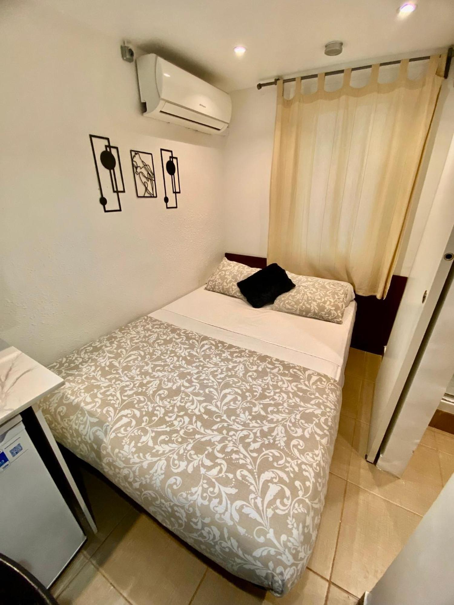 Suites Nuevas Con Bano Privado Frente Al Metro St Mwc Barcelona-Fira โอสปิตาเล็ต เดอ โยเบรกัต ภายนอก รูปภาพ