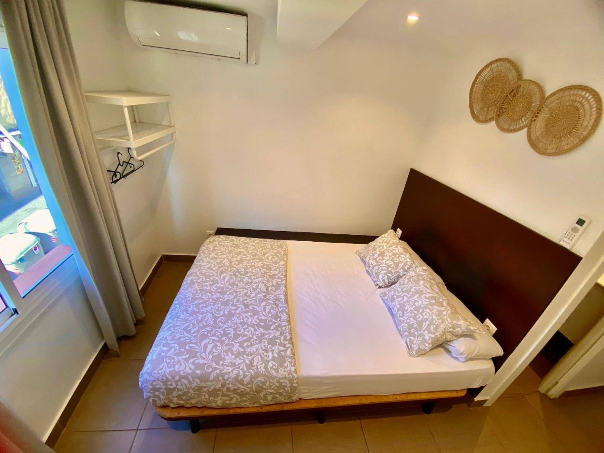 Suites Nuevas Con Bano Privado Frente Al Metro St Mwc Barcelona-Fira โอสปิตาเล็ต เดอ โยเบรกัต ภายนอก รูปภาพ