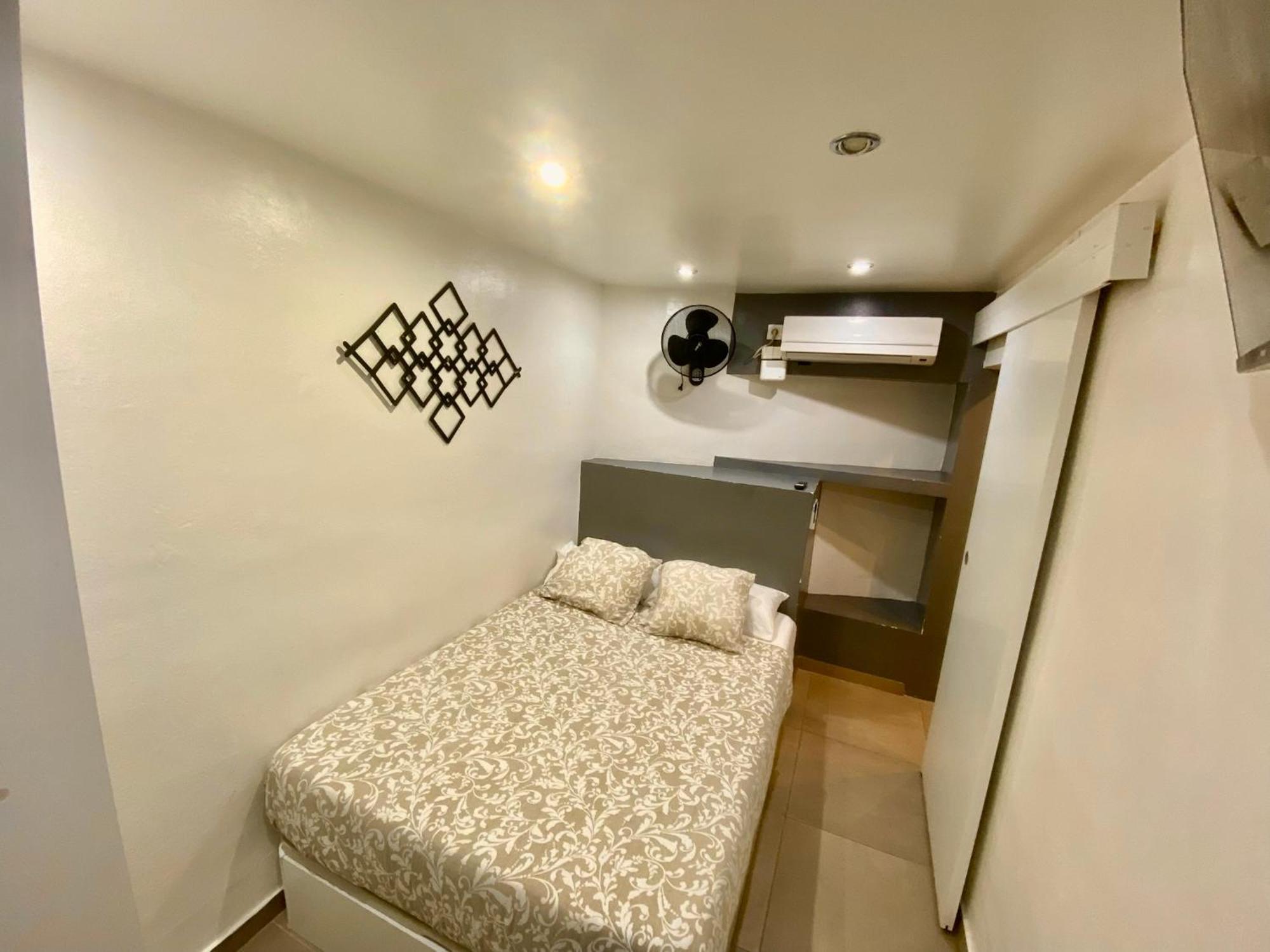 Suites Nuevas Con Bano Privado Frente Al Metro St Mwc Barcelona-Fira โอสปิตาเล็ต เดอ โยเบรกัต ภายนอก รูปภาพ